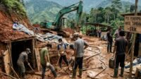 *_DARURAT PETI DI SOLOK SELATAN: Jaringan Tambang Galian Lubang Ilegal di Nagari Abai Dibongkar, Kapolda Sumbar Irjen Djati Wiyoto Tabuh Genderang Perang_* https://redaksisumbar.id/darurat-peti-di-solok-selatan-jaringan-tambang-galian-lubang-ilegal-di-nagari-abai-dibongkar-kapolda-sumbar-irjen-djati-wiyoto-tabuh-genderang-perang/